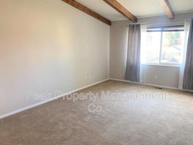 Building Photo - 3201 Wedgewood Ct