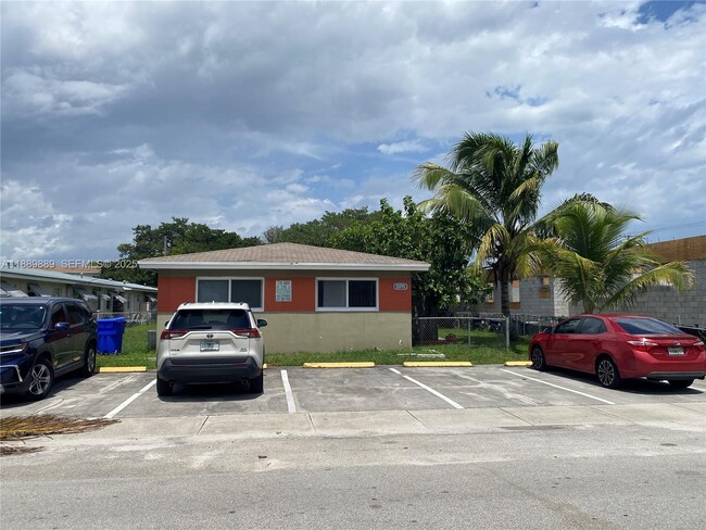 Building Photo - 2215 Adams St