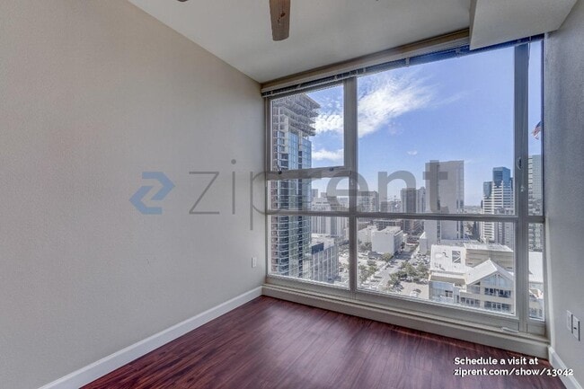 Building Photo - 300 W Beech St