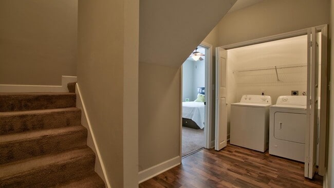 Building Photo - 1864 Belle Vue Way