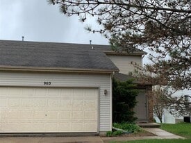 Building Photo - 903 Clarmar Dr