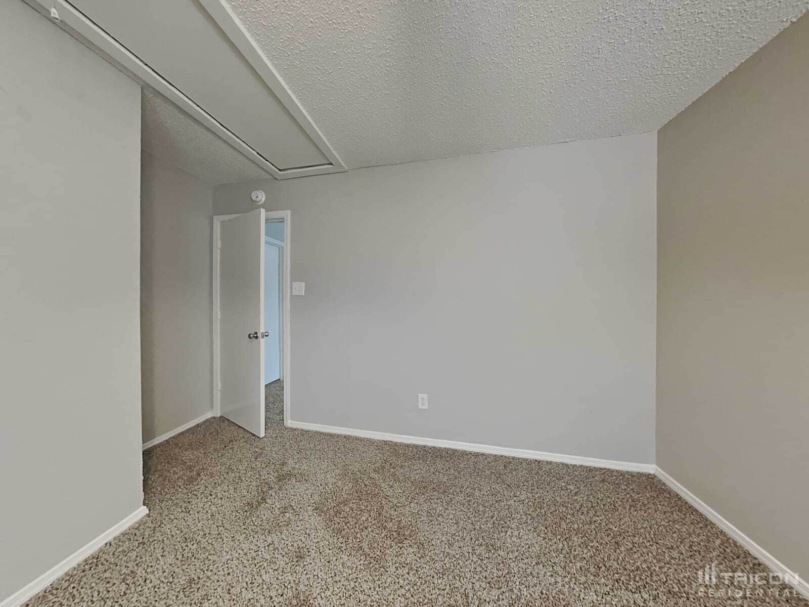 Building Photo - 561 Oxbow St