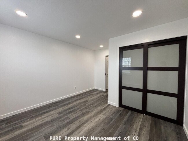 Building Photo - Updated 1 bedroom/1 bath condo!!