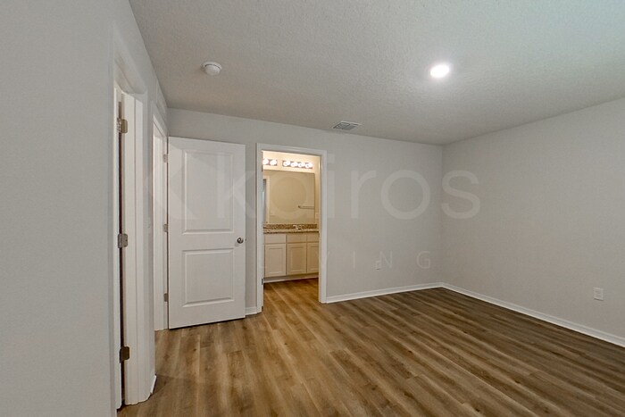 Building Photo - 10872 N Frantz Ave