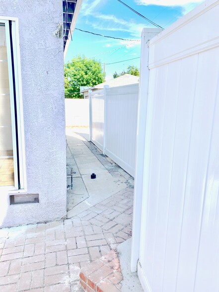 Building Photo - 17418 Califa St