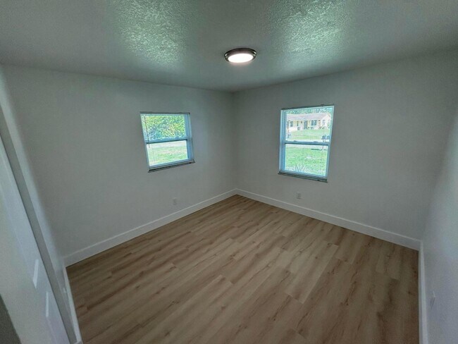 Building Photo - 2147 Sibley Ave