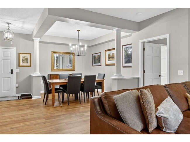 Building Photo - 5250 Grandview Square