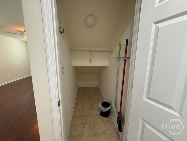 Building Photo - 426 Lions Den Dr
