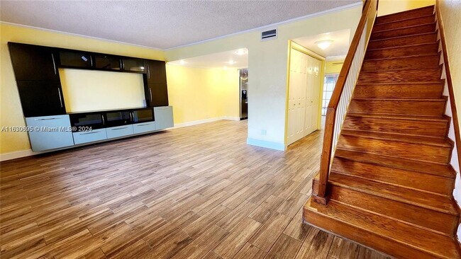Building Photo - 6516 SW 41st Ct