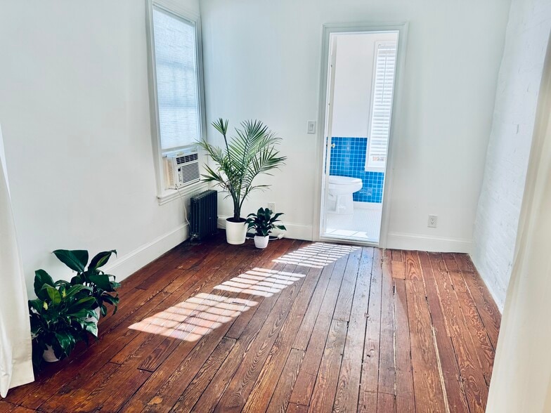 Building Photo - 1418 T St NW