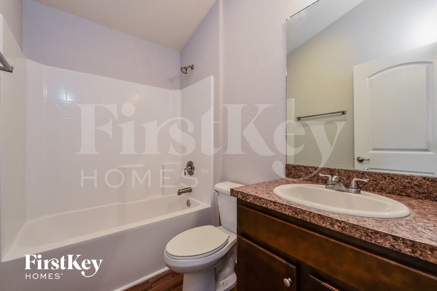 Building Photo - 2716 NW 3rd Ave