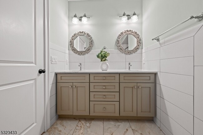 Building Photo - 64 Kent Pl Blvd