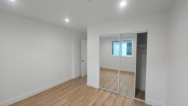 Building Photo - Graham(10422)