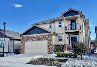 Building Photo - Beautifully Maintained Woodmoor Home Featu...