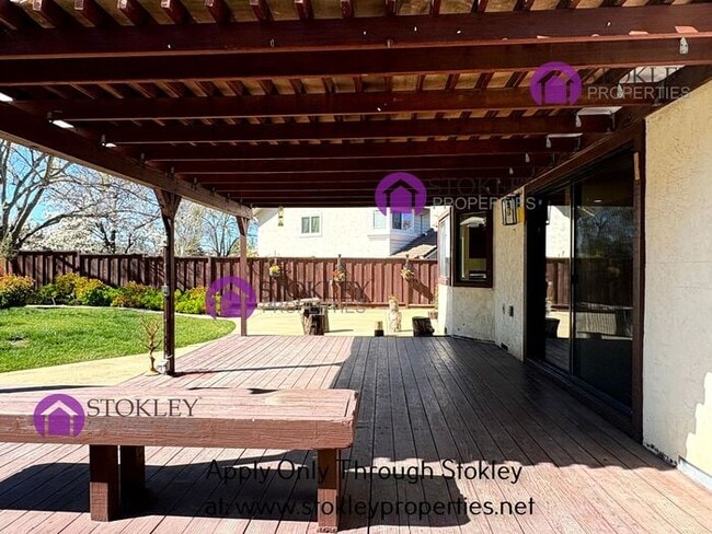 Building Photo - 1105 Rock Creek Way