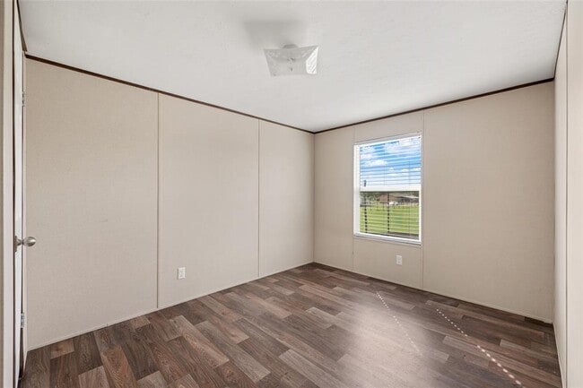 Building Photo - 360 Shady Oaks Dr
