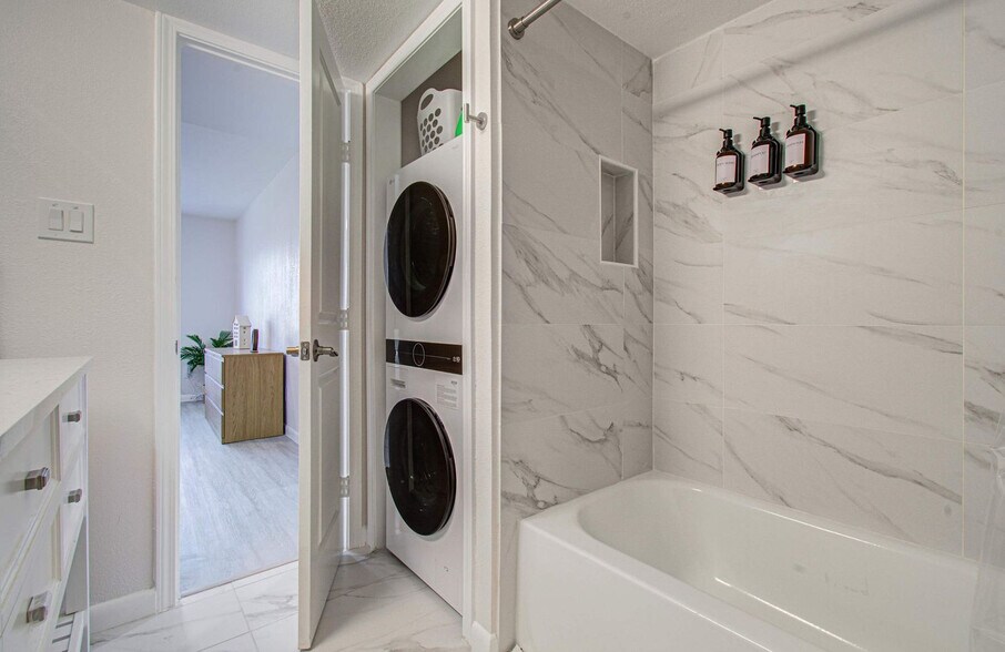 Building Photo - 845 Augusta Dr