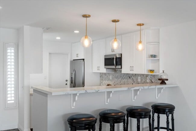 Building Photo - 2-Bed, 2.5 Bath Ocean View Townhome in Alta Mira Carlsbad