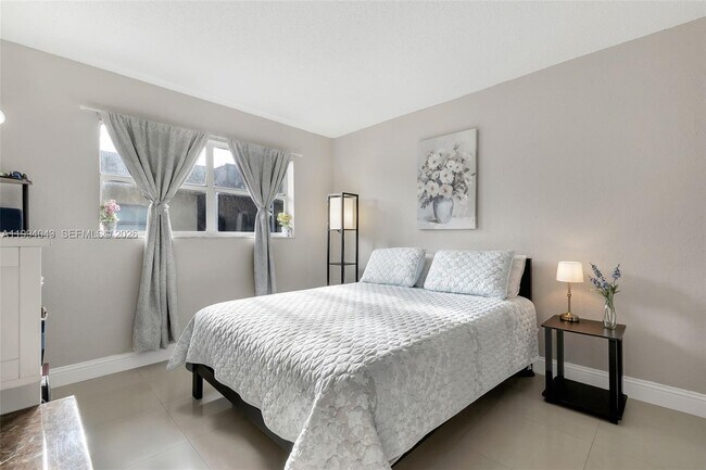 Building Photo - 1001 NW 45th St