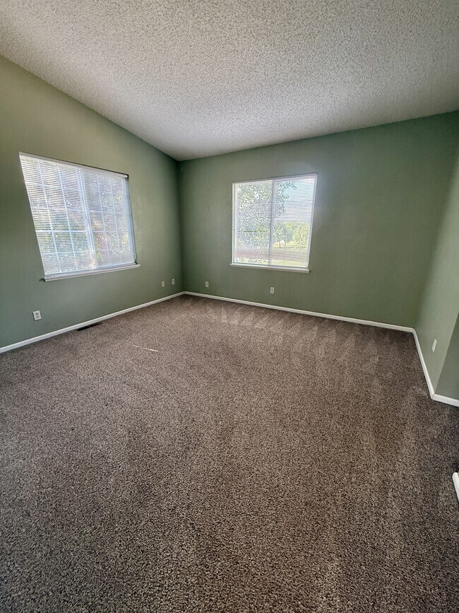 Building Photo - 7070 Mountain Creek Grove