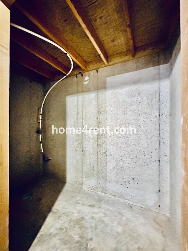 Building Photo - Stunning, Maintenance Free Townhome in Desoto w/ an Elegant Kitchen and Wood Floors Throughout!