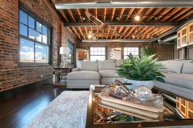 Building Photo - 3041 Olive St