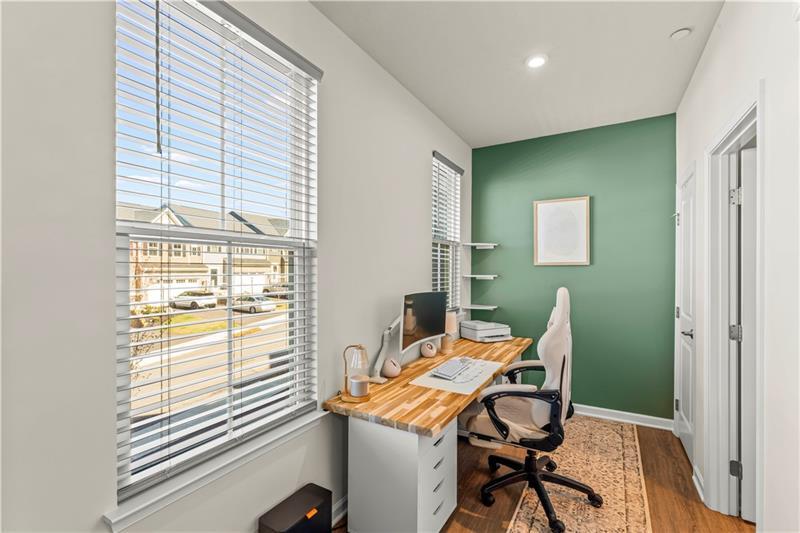 Office Nook - 484 Greenwood Dr