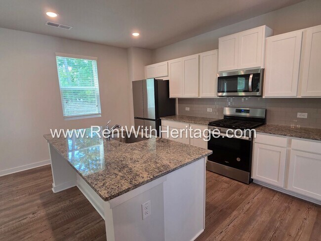 Building Photo - 8650 Paradise Dr