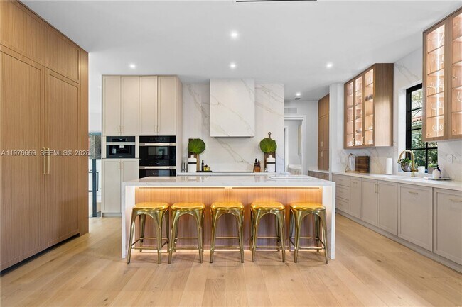 Building Photo - 2015 Country Club Prado