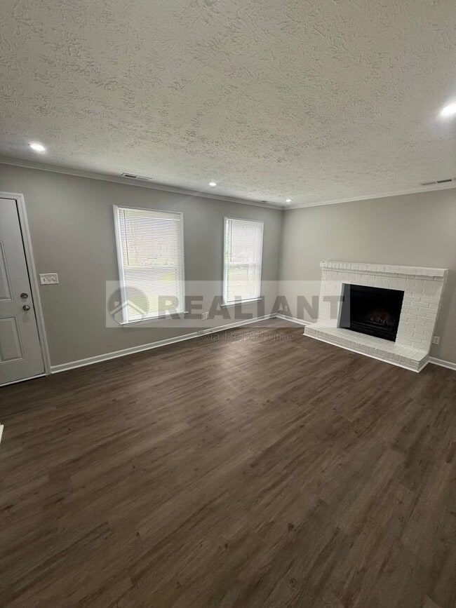 Building Photo - 3107 Glenridge Cir