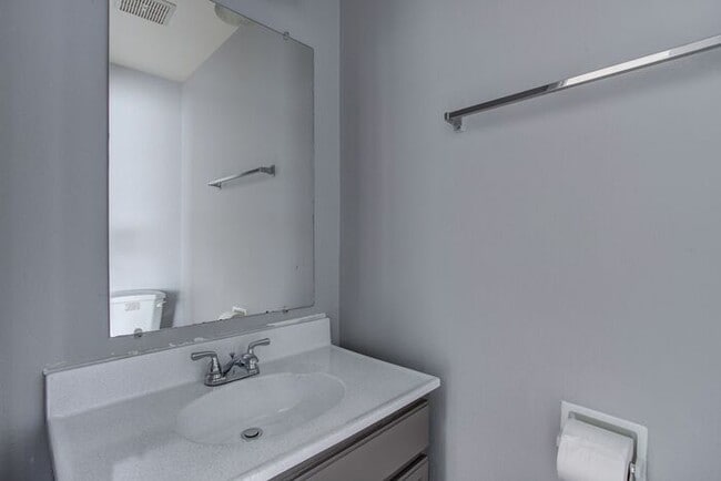 Building Photo - 1 bedroom 1 bath newly renovated unit at Shenandoah !