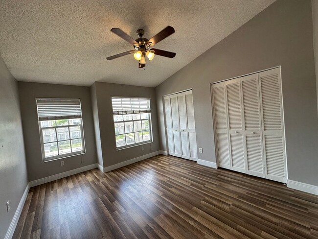 Building Photo - Beautiful Townhome in a gated community wi...