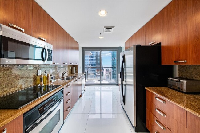 Building Photo - 1395 Brickell Ave