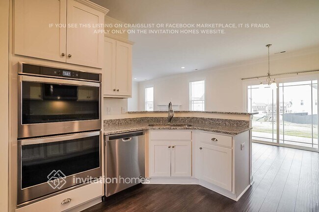 Building Photo - 1079 Vanguard Dr