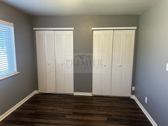 Building Photo - Updated 1 bed / 1 bath apartment - 60 West...