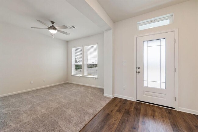 Building Photo - 801 Simmental Loop