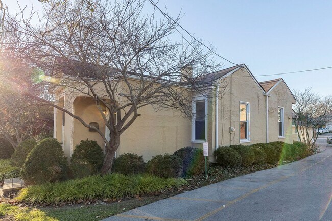 Building Photo - 1619 Ellwood Ave