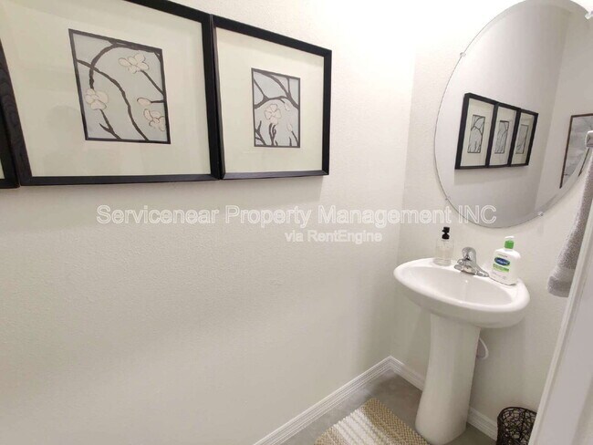 Building Photo - 32988 Major Oak Dr