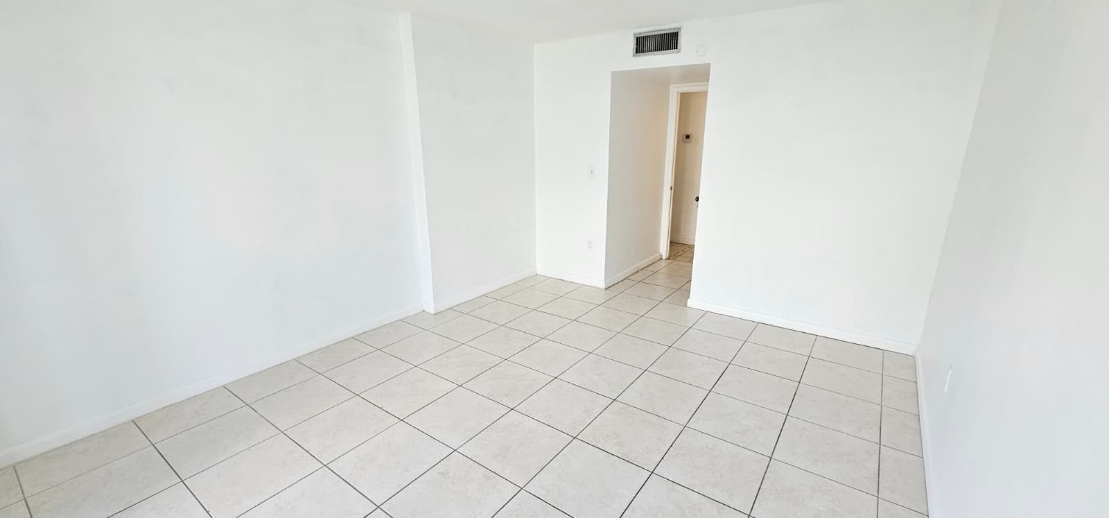 Building Photo - 1670 NE 191st St