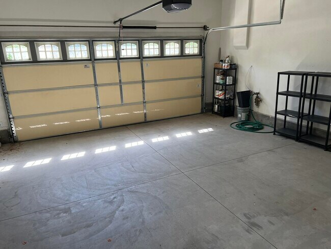 Building Photo - 59 Shoreline Dr