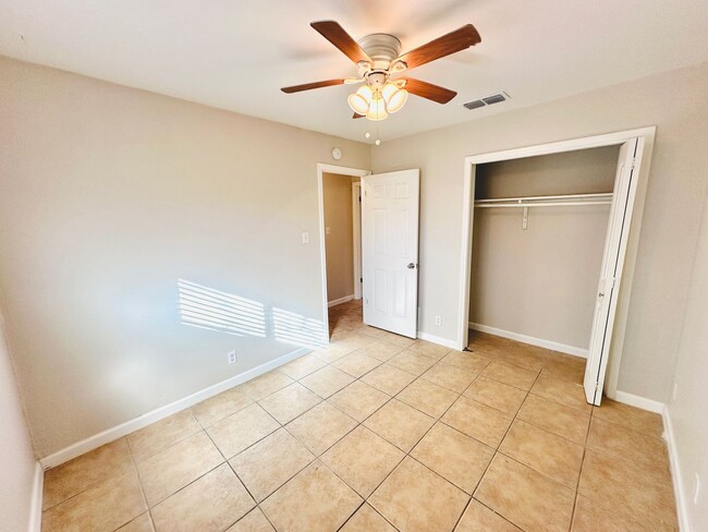 Building Photo - 186 - 4748SUBN