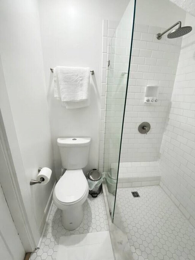 Building Photo - 1245 Martin Dr