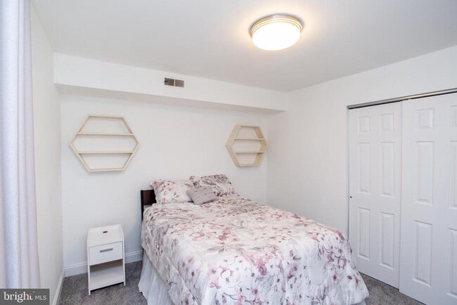 Building Photo - 33 Dogwood Ln