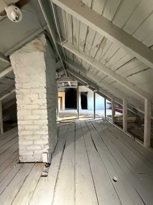 Building Photo - 4 Dresser Ave
