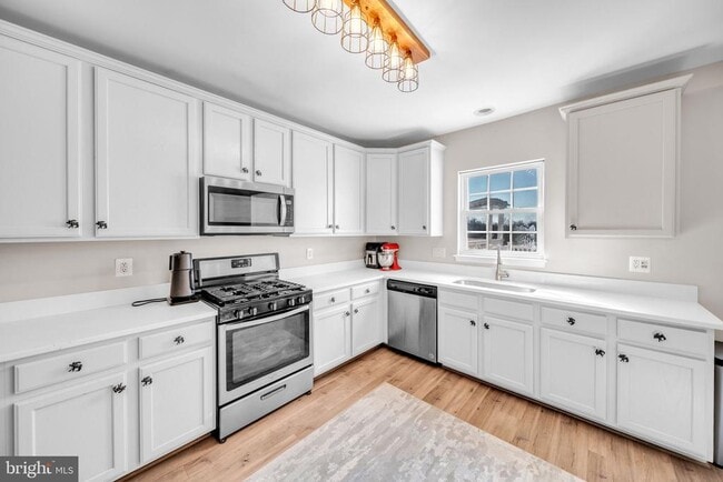 Building Photo - 6340 Cullen Pl