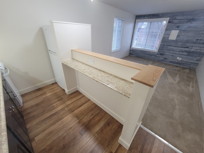 Building Photo - 2405 NW Irving St