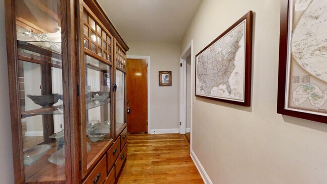 Building Photo - Gorgeous and updated home in Heart of Auburn