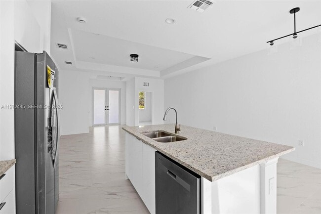 Building Photo - 1923 Sunniland Blvd