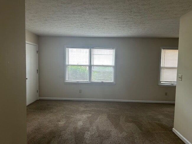 Building Photo - Camelot 2 Bedrooms. 1st Floor Apartment.  ...