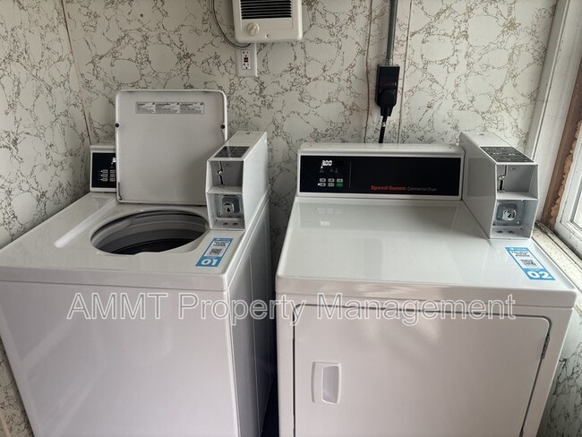 Building Photo - 145 E Main St